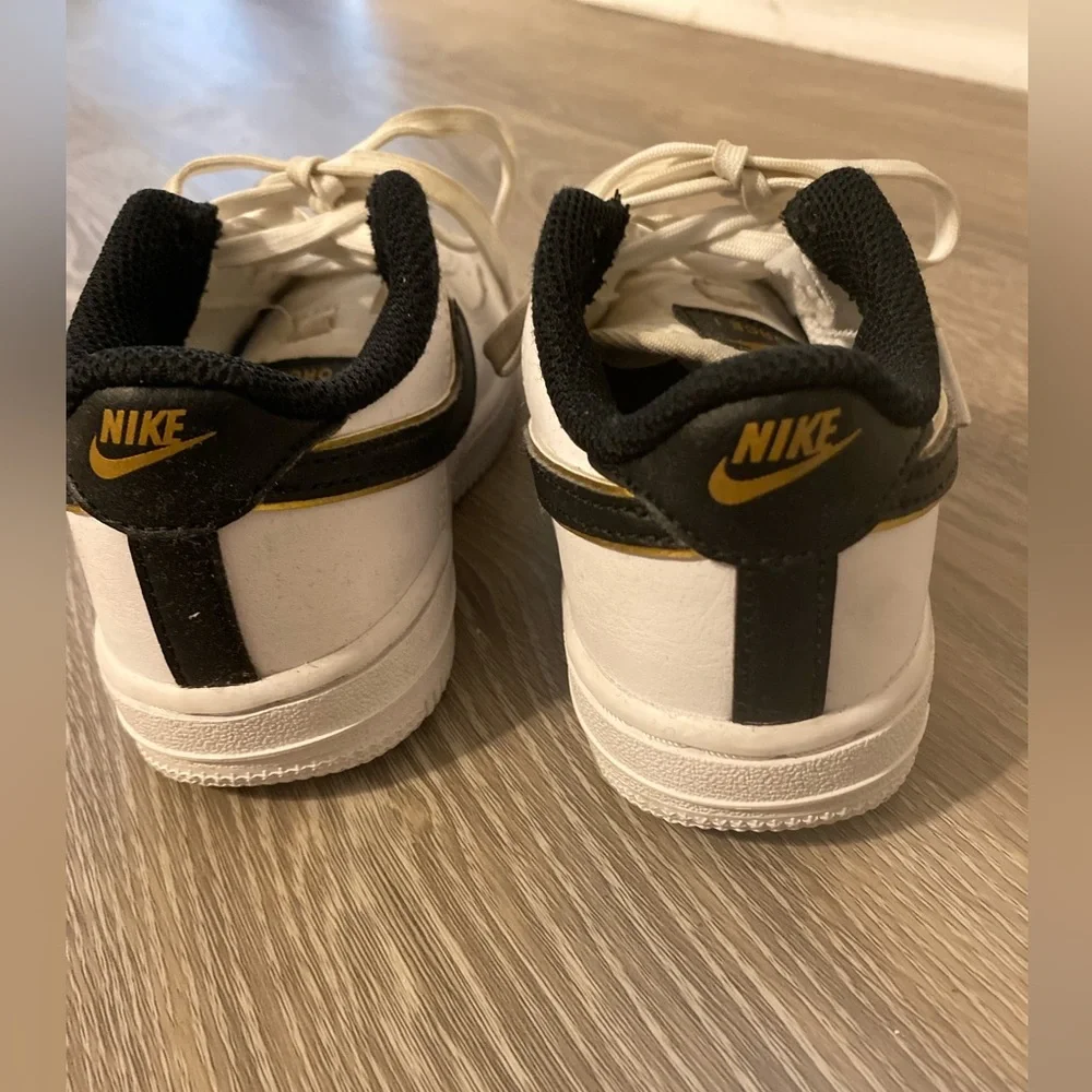 Air Force 1 - Picture 2 of 3
